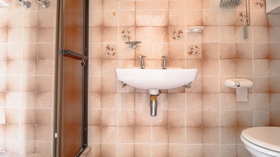 To Let 4 Bedroom Property for Rent in Gordons Bay Village Western Cape